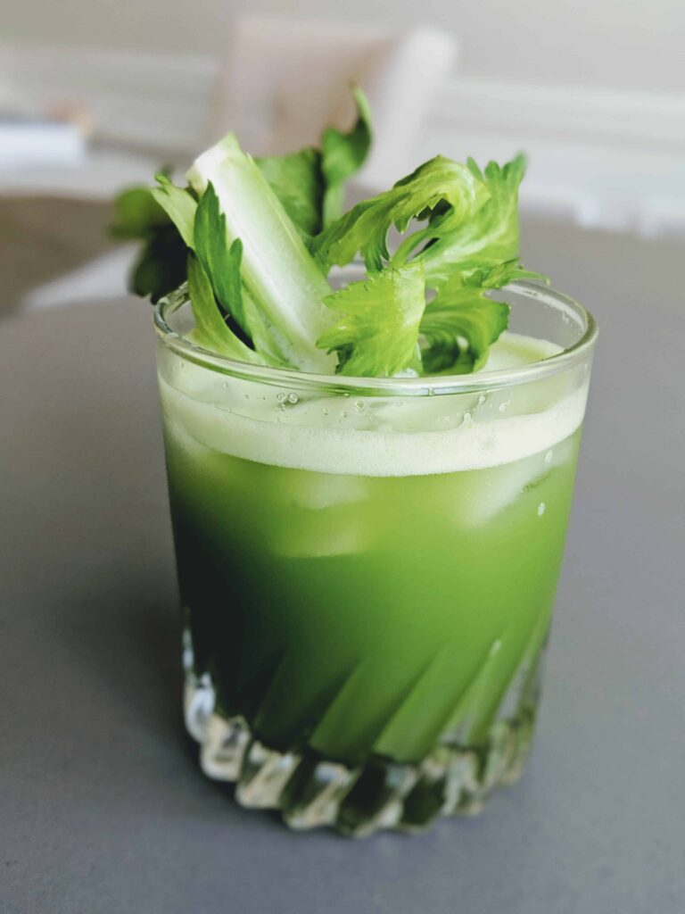 celery juice in a glass 